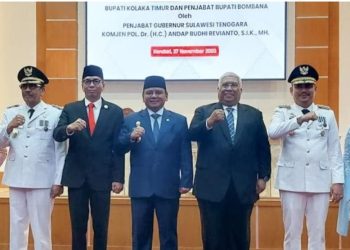 Lantik Bupati Koltim dan Pj Bupati Bombana, Pj Gubernur Sultra Andap : Jadikan Amanah Sebagai Ladang Pengabdian