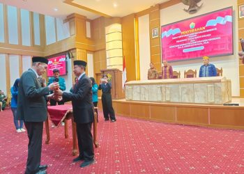 Pemprov Sultra Tunaikan Amanah Mendagri Serahkan SK Plt. Bupati Kolaka