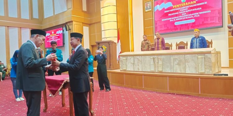 Pemprov Sultra Tunaikan Amanah Mendagri Serahkan SK Plt. Bupati Kolaka