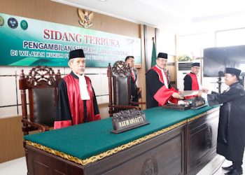 Pengadilan Tinggi Sultra Gelar Pengambilan Sumpah 68 Orang Calon Profesi Advokat. Salah Satunya Adalah Ketua KNPI Sultra, Muh. Amsar