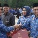 Bupati Surunuddin Berikan Penghargaan Satya Lencana Kepada ASN yang Telah Mengabdi Puluhan Tahun