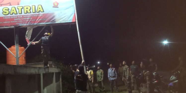 Hari Pertama Masa Tenang, Satpol PP Konsel Tertibkan Ribuan Alat Peraga Kampanye