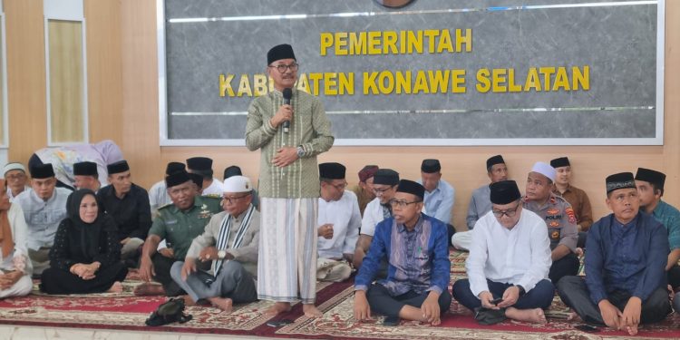 Dorong Pelayanan Kesehatan Lebih Prima, Surunuddin Serahkan 10 Unit Mobil Ambulance Untuk Puskesmas