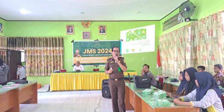 Program JMS, Kejati Sultra Bekali Siswa SMPN 5 Kendari Terkait Undang-undang ITE, Narkoba dan Bahaya Bullying