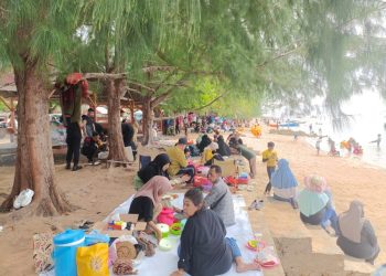 Dugaan Praktik Pungli Resahkan Pengunjung Pantai Wisata Toronipa, Gelar Tikar Harus Bayar Rp 100 Ribu