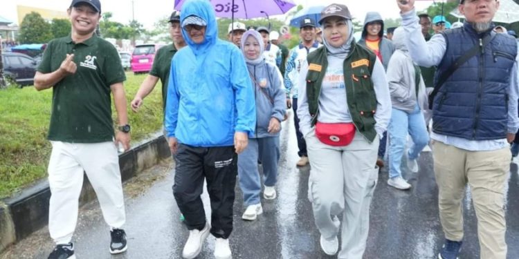 Bupati Surunuddin Ikut Ramaikan Jalan Santai Dalam Rangka HUT Konsel ke-21 Tahun