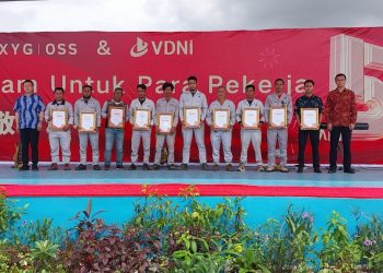 Peringatan Hari Buruh, Ratusan Karyawan PT. OSS Diberi Penghargaan