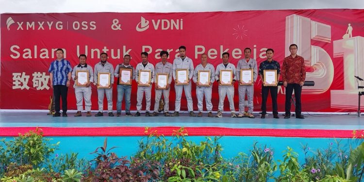 Peringatan Hari Buruh, Ratusan Karyawan PT. OSS Diberi Penghargaan