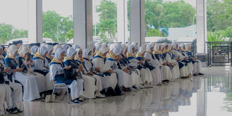 Bupati Surunuddin Lepas 116 Jama’ah Haji