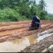 Akses Jalan Langgapulu-Namu Memprihatinkan