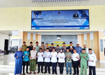 Tandatangani NPHD Untuk 19 Ponpes, Bupati Surunuddin Minta Pesantren Terus Ciptakan Generasi Unggul dan Berakhlak