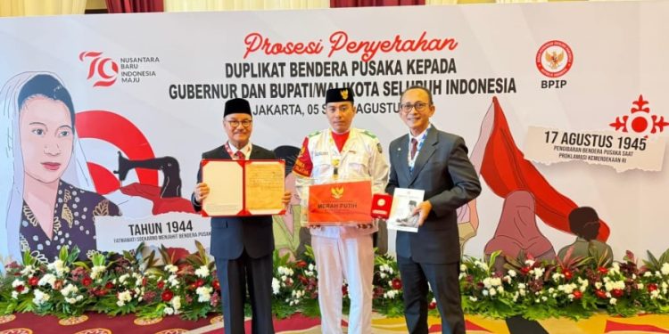 Terima Duplikat Bendera Pusaka dari BPIP, Bupati Surunuddin : Ini Bagian Dari Upaya Menjaga dan Menghormati Sejarah