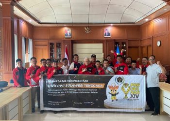 Sekda Asrun Lio Lepas Secara Resmi Kontingen Porwanas PWI Sultra ke Banjarmasin