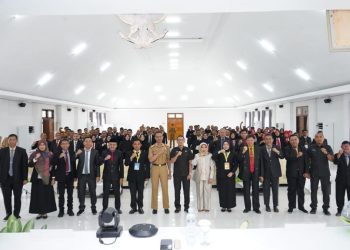 Ketgam: Foto bersama panitia penyelenggara dan peserta PKA angkatan XVII dan XVIII tahun 2024 usai pembukaan kegiatan di Aula BPSDM Sultra, Selasa (20/8/2024).