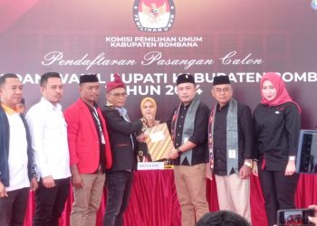 Diusung Partai PDIP, Bapaslon Hasrat Resmi Pertama Mendaftar Di KPU Bombana