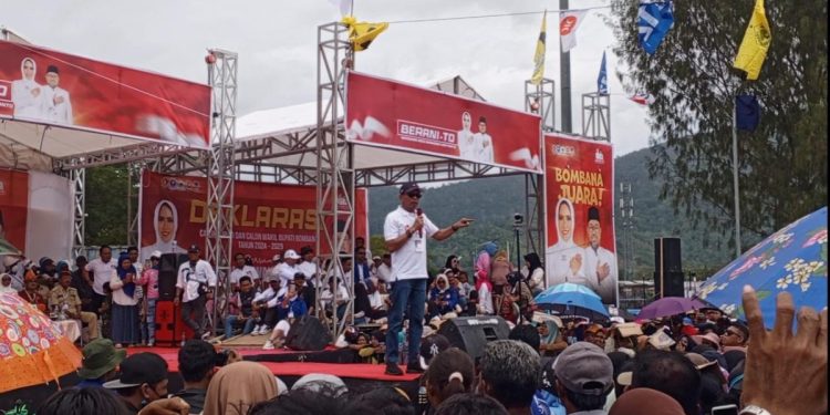 Sebelum Antar Istri Mendaftar di KPU, Mantan Bupati Tafdil  Sempat Sindir Bapaslon Lainnya