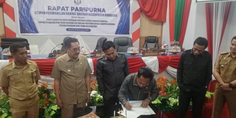 DPRD Setujui Raperda APBD-P Bombana Jadi Perda