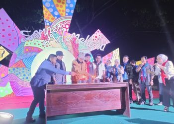 Rektor Husain Ikut Rayakan Milad UKM-Seni IAIN Kendari ke-XXVI Tahun