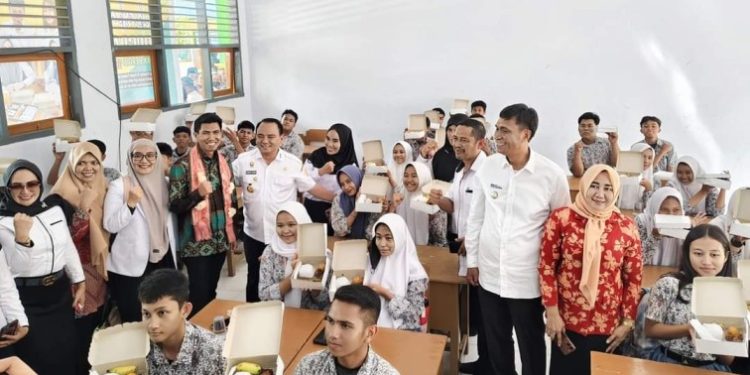 Kolaborasi DPR-RI Bersama Pemprov Sultra Wujudkan Asta Cita Presiden Terkait Program Makan Bergizi Gratis Pelajar