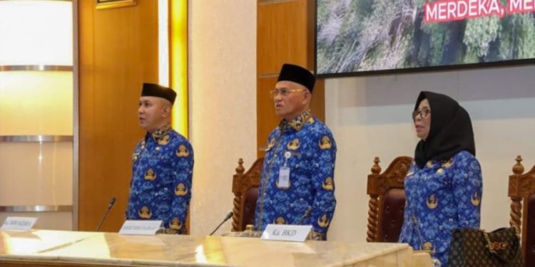 Sekda Asrun Lio Resmi Lepas Kafilah Sultra MTQ ke-VII Korpri Tingkat Nasional