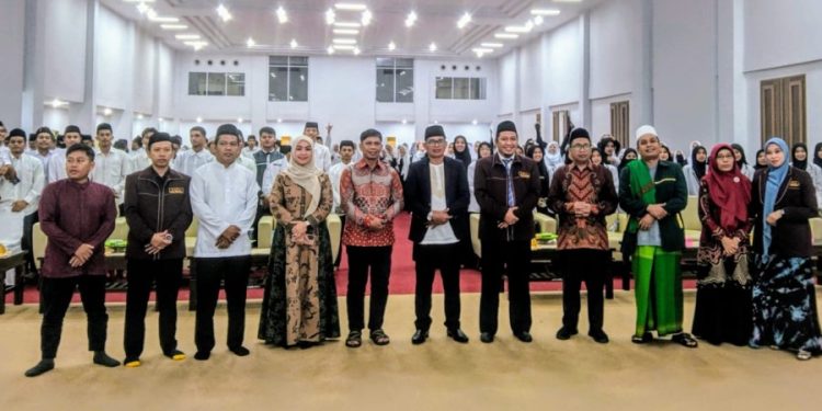 Rektor Husain Insawan Buka Kegiatan Penguatan Kesantrian Mahasantri IAIN Kendari