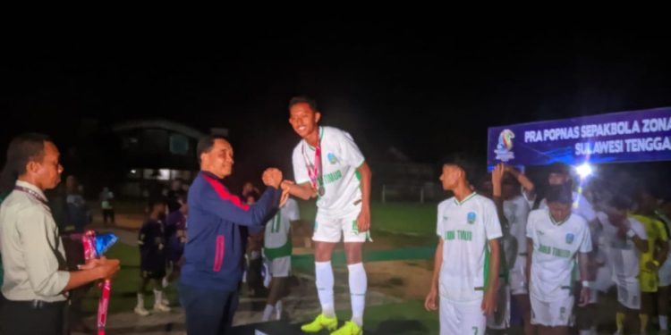 Kadispora Sultra Tutup Event Pra Popnas Zona IV Cabor Sepakbola