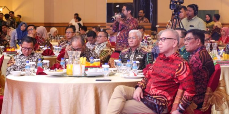 Sekda Sultra Asrun Lio Hadiri Rapat Kerja Nasional Forsesdasi di Balikpapan