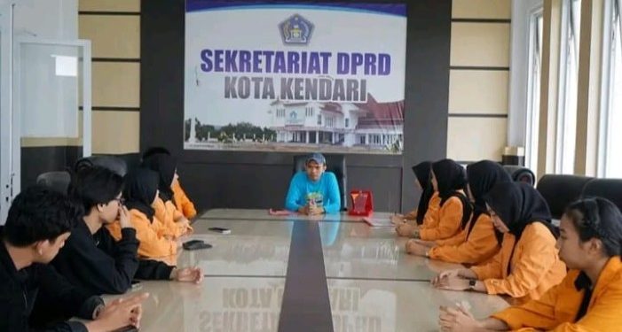 Sekretariat DPRD Kota Lepas Mahasiswa Magang Universitas Halu Oleo Kendari