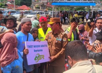 Gubernur Sultra Andi Sumangerukka Sedekah Rp. 1 Miliar Untuk Mudik Gratis