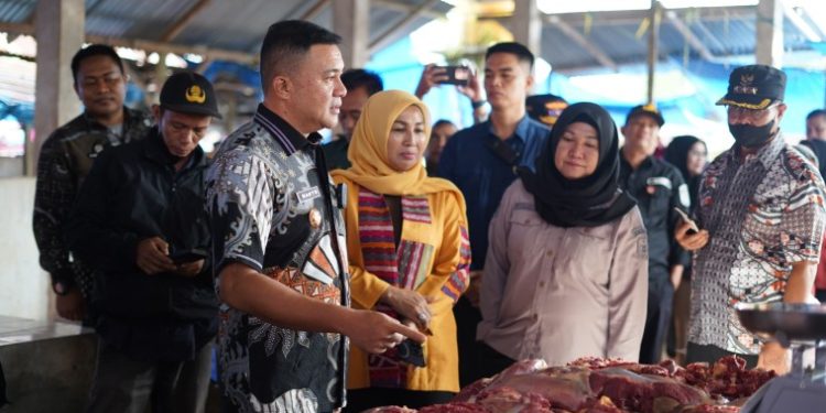 Wabup Konsel Sidak di Pasar Ranomeeto dan RMU Amoito