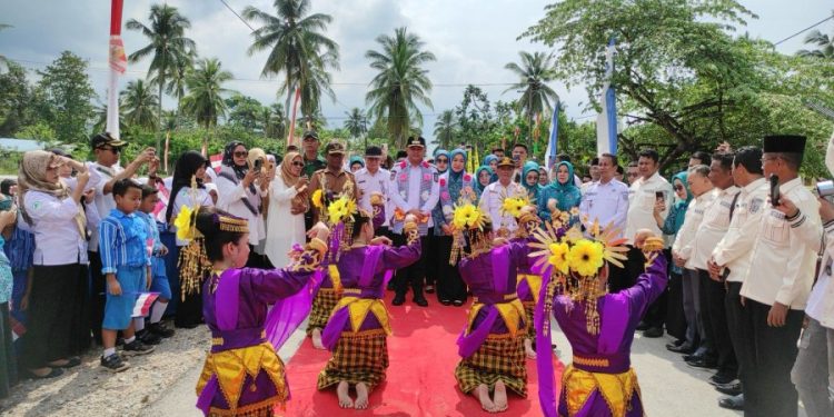 Wabup Konsel Pimpin Penilaian Lomba Desa Tingkat Kabupaten di Desa Aoma