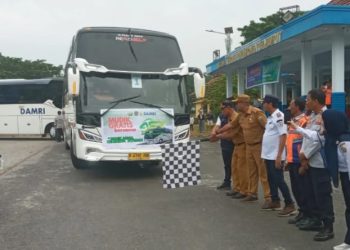 Wakili Gubernur, Kadishub Sultra Rajulan Lepas Ratusan Pemudik Gratis Jalur Darat