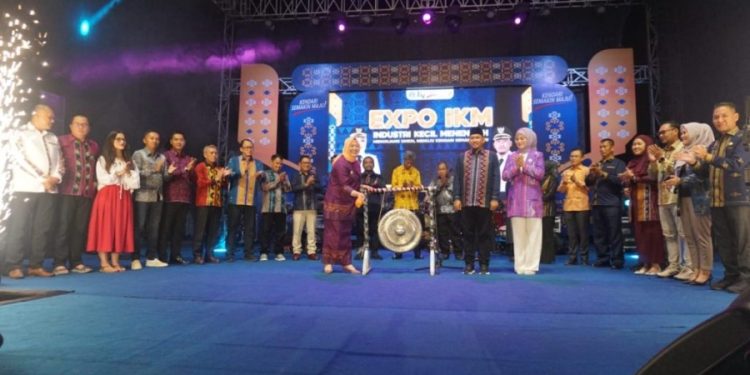 Peringati HUT ke-194, Pemkot Kendari Luncurkan Program Bantuan Modal Usaha Bagi 194 Pelaku UMKM