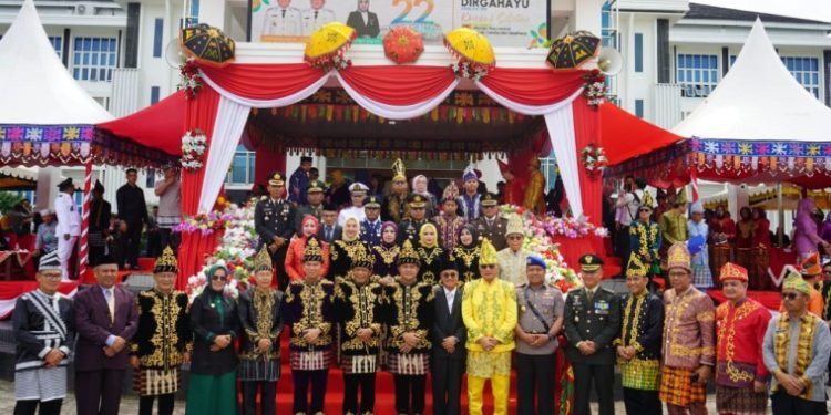 Pimpin Upacara HUT Konsel ke- 22, Wagub Apresiasi Kemajuan Daerah dan Dukung Program SETARA