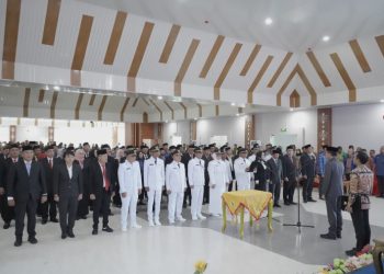 Perdana, Bupati Konsel Irham Kalenggo Lantik Ratusan Pejabat Administrator dan Pengawas
