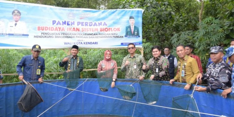 Pemkot Kendari Panen Perdana Budidaya Ikan Sistem Bioflok