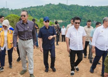 Gubernur Andi Sumangerukka Dampingi Menteri PUPR Tinjau Lokasi Pembangunan Jembatan Buton-Muna dan Aspal Buton