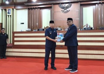 Gubernur ASR Serahkan Dokumen Ranperda RPJMD 2025–2029 ke DPRD