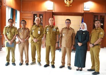 Gubernur Andi Sumangerukka Tunjuk Yosep Sahaka Sebagai Plt. Bupati Kolaka Timur