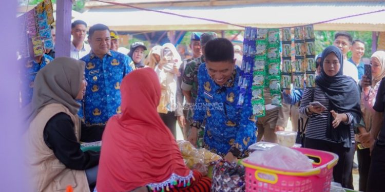 Bupati dan Wabup Konsel Resmikan Pasar Rakyat Potoro di Andoolo, Diharapkan Pacu Perekonomian Lokal