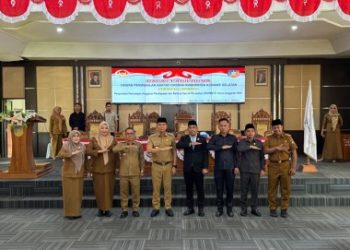 Pemkab Konsel Serahkan R-APBD Perubahan Tahun 2025 ke DPRD