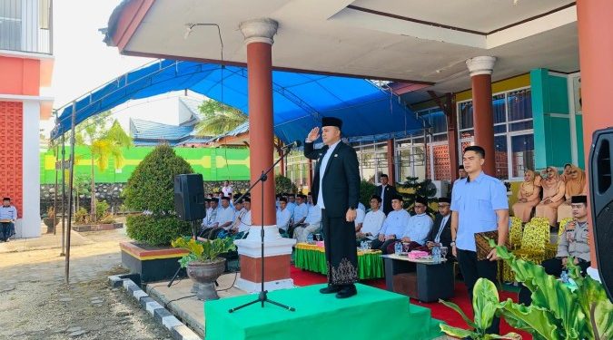 Wabup Wahyu Pimpin Upacara Peringatan Hari Santri Nasional 2025 di Konsel