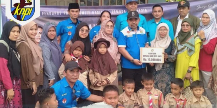 Ketua DPP KNPI Haris Pertama Tinjau Langsung Lokasi Bencana di Kota Padang, Bantuan Pendidikan Disalurkan