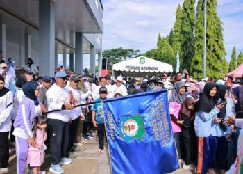 Semarak Rangkaian HUT ke-22, Pemkab Bombana Gelar Jalan Sehat dan Senam Massal