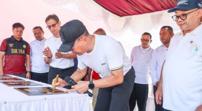 Gubernur Andi Sumangerukka Dampingi Mendikdasmen Resmikan Program Revitalisasi Ratusan Sekolah di Sultra