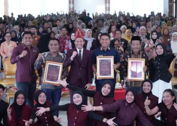 Seminar Nasional Pendidikan : Bupati Konsel Irham Dorong Guru Jadi Inspirator Generasi Masa Depan
