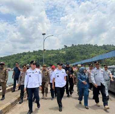 Gubernur Sultra Andi Sumangerukka Turun Langsung Pantau Arus Mudik di Konsel