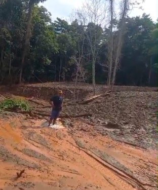 Longsor di Kawasan Aktivitas PT. Almharig, Sumber Air Bersih di Tiga Kecamatan Terputus Hingga jalan Tani Amblas