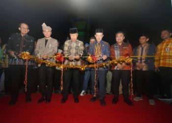 Gubernur Andi Sumangerukaa Dorong Pertumbuhan Ekonomi Pelaku Usaha Mikro, 100 Lapak UMKM Diresmikan