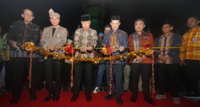 Gubernur Andi Sumangerukaa Dorong Pertumbuhan Ekonomi Pelaku Usaha Mikro, 100 Lapak UMKM Diresmikan